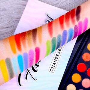 Professional eyeshadow makeup palette rainbow James Charles